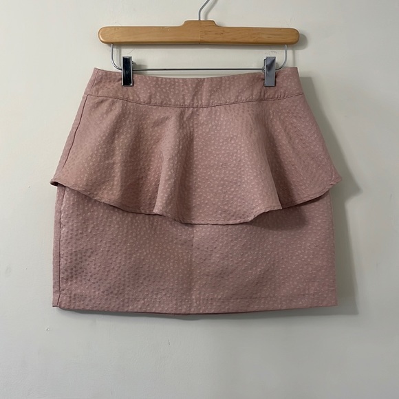 silence + noise Dresses & Skirts - Urban Outfitters Silence + Noise Jacquard Pink/Rose Peplum Skirt Size 6